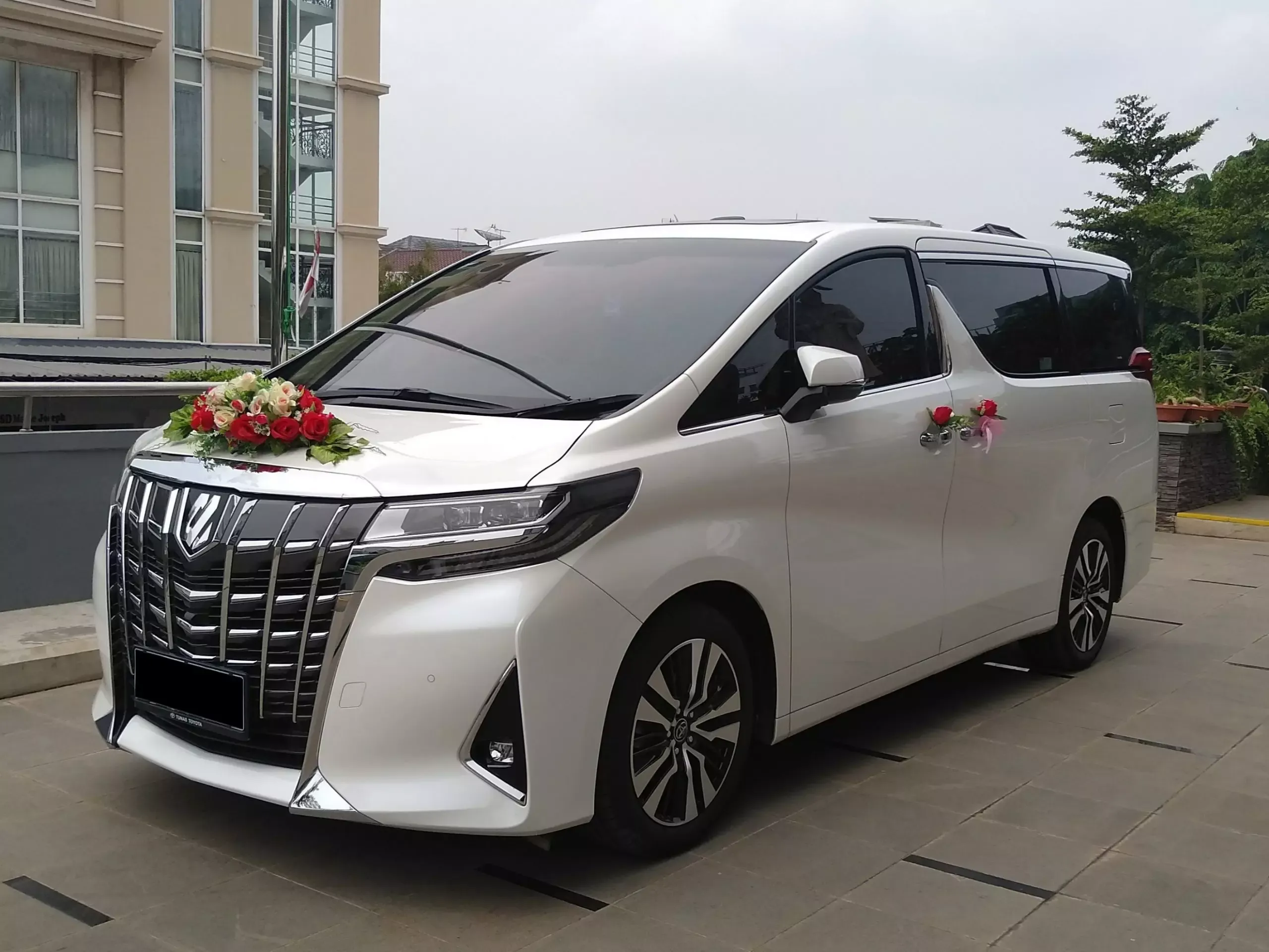 Tren Sewa Mobil Premium untuk Acara Pernikahan di Medan